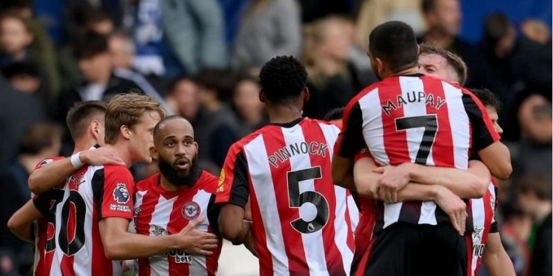 CLB Brentford: Tiểu sử và giai đoạn thi đấu của Bầy ong 5 Sân vận động của câu lạc bộ